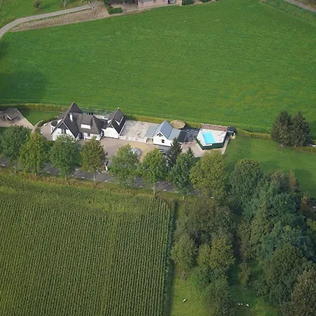 Tasteful In With Garden, Cleaning Included