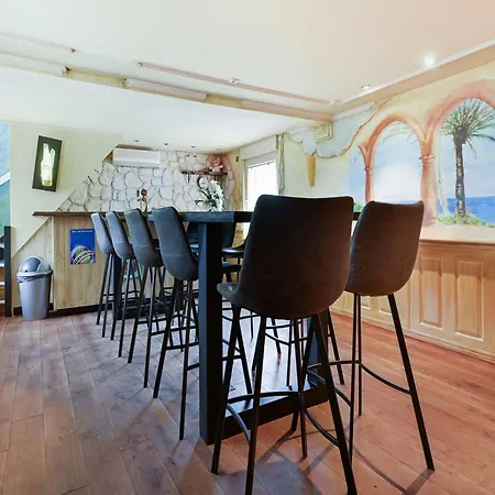 Tasteful In With Garden, Cleaning Included Villa *