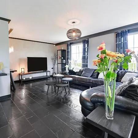 Tasteful In With Garden, Cleaning Included Didam