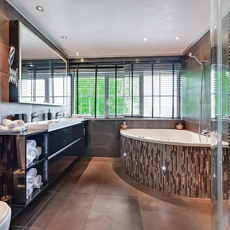 Tasteful In With Garden, Cleaning Included Villa