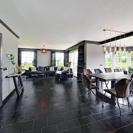 Villa Tasteful In With Garden, Cleaning Included *